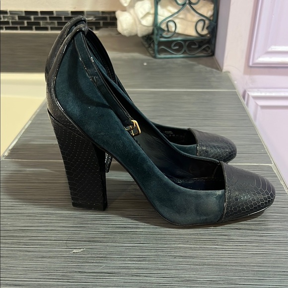 Tory Burch Shoes - Tory Burch Navy Suede and snakeskin heels size 9.0